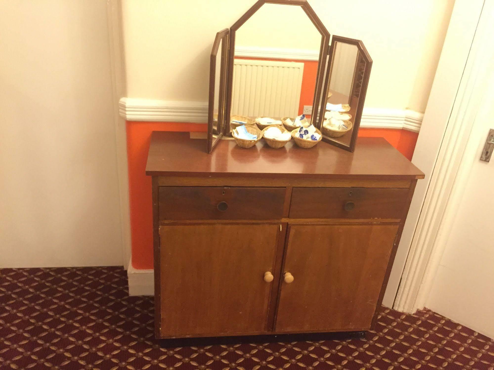 Welbeck Hotel - Close To Beach, Train Station & Southend Airport Екстер'єр фото